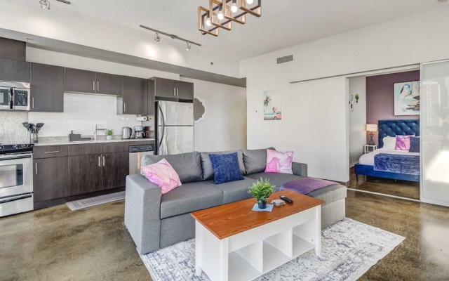 Elegant 2BR Condostunning Downtown Views!