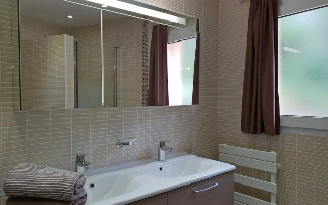 Spacious Villa in Var With Swimming Pool