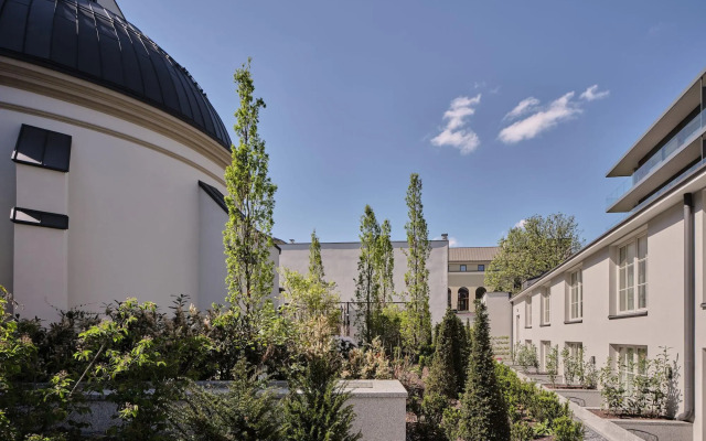 Stradom House, Autograph Collection