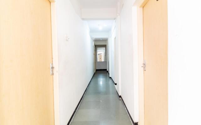 SPOT ON 37458 Hotel Rahi