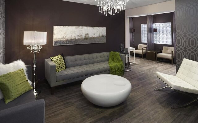 Four Points by Sheraton Hotel & Suites Calgary West