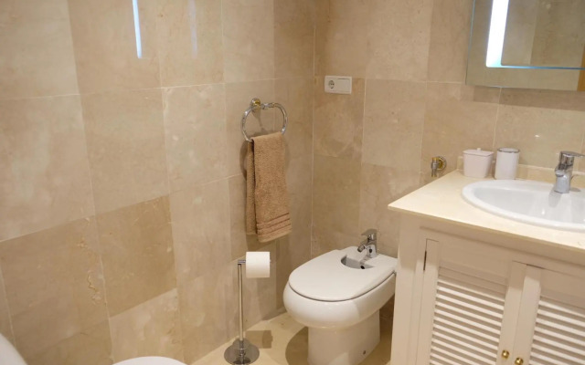 luxury modern apartment with terrace, pool and garage!