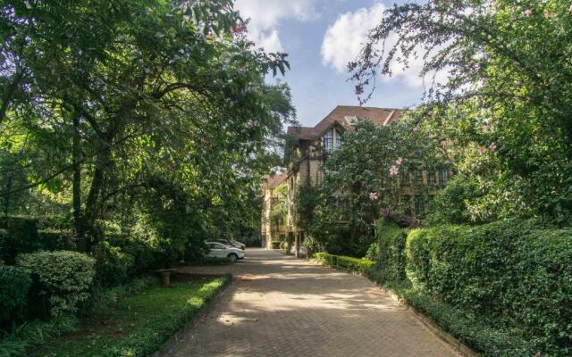 Peaceful, Spacious, Open-plan 2br apartment set in mature garden