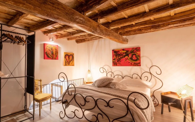 Citycenter Unique Apartment-sleeps 2- Pet Friendly