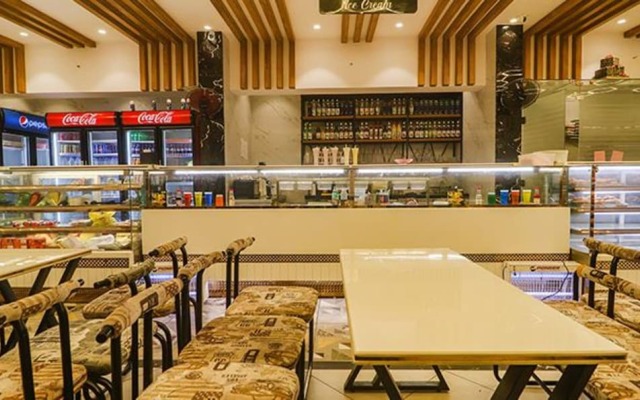 Fabhotel Twin Tree Suites