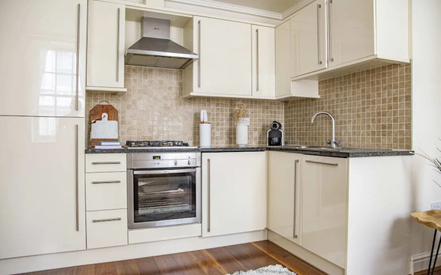 Charming Charing Cross Flat