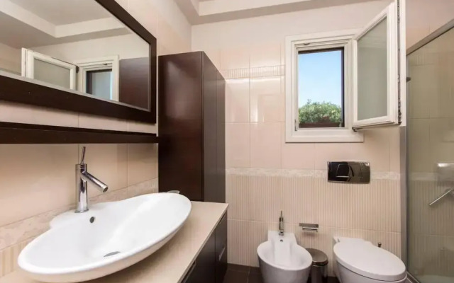 Beautiful 4-bed House With Private Pool in Naxos
