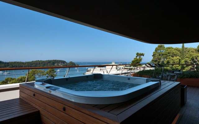 Lone Hotel by Maistra Collection