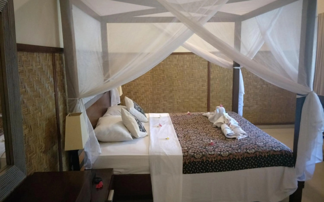 Frangipani Beach Hotel – Guest Rooms – Singaraja