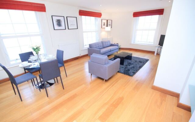 College Green Beautiful Apartment