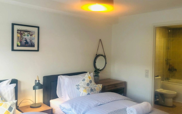 Apartment 2 bath free parking