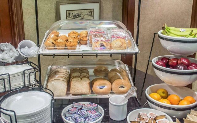 Days Inn by Wyndham Austintown