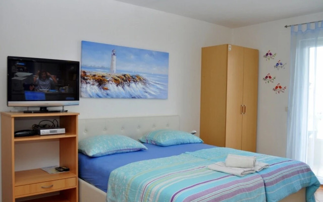Ivi - big Parking and Courtyard - SA5