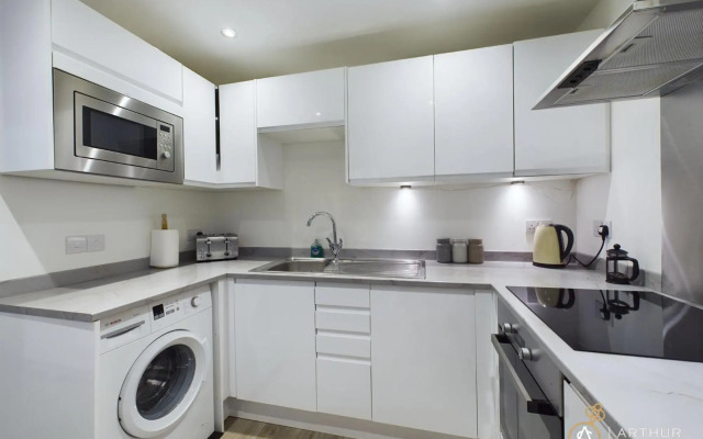 Brand New Town Centre Apartment