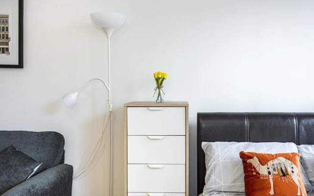 Studio Flat near Victoria Station