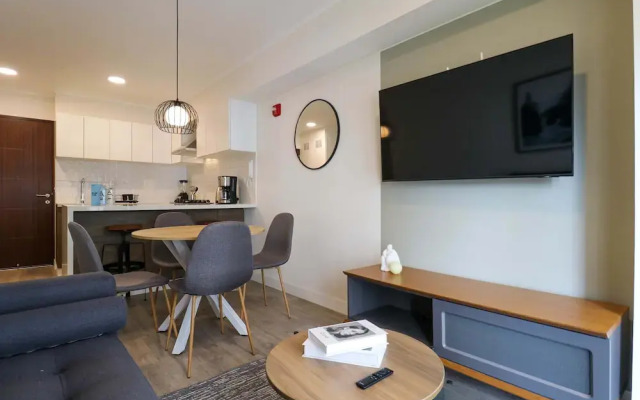 w Exceptional 1BR w Balcony in Barranco