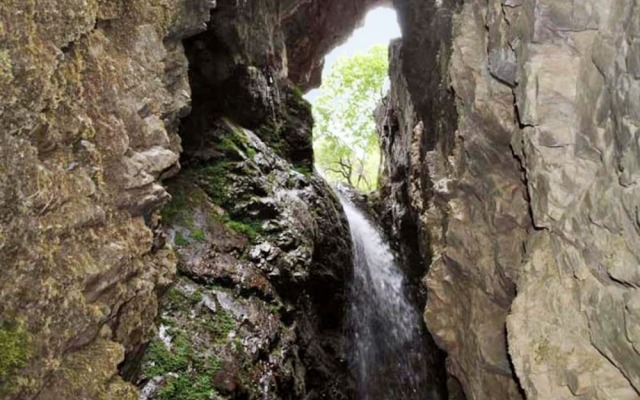 Rustic, 3-bedroom House in Villamanín With a Furnished Terrace, Garden