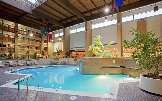 DoubleTree by Hilton Hotel Lawrence