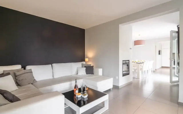 Luxurious Villa in Saint Genies de Fontedit With Heated Pool