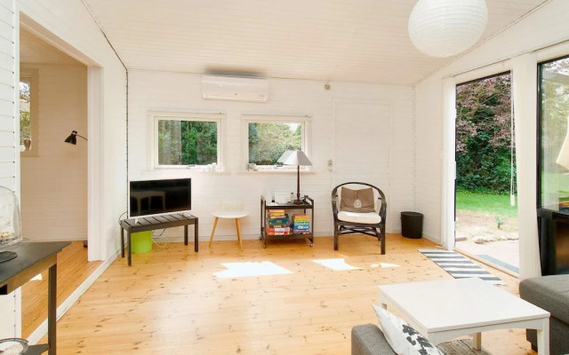 6 Person Holiday Home in Follenslev
