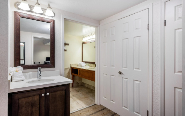 Holiday Inn Fort Lauderdale Airport by IHG