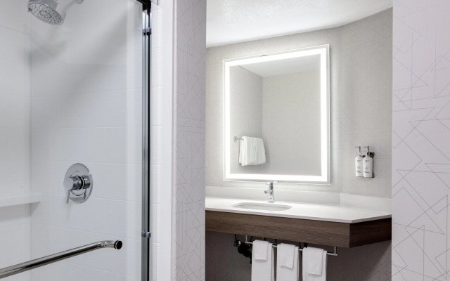 Holiday Inn Express Portland South-Lake Oswego by IHG