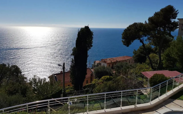 Vue mer.Tranquilité.Cap d'Ail à 10 mn de MONACO
