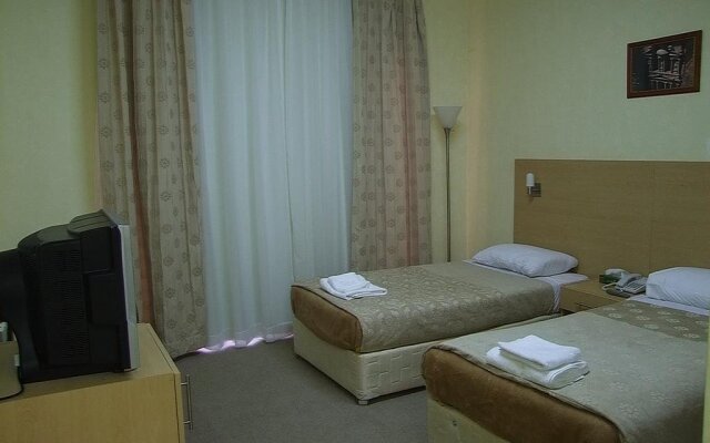 Montreal Hotel - Al Shobak