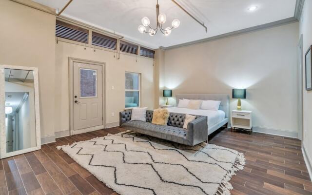 Spacious Sazerac Sanctuary