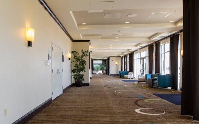 Holiday Inn Bloomington-Airport by IHG