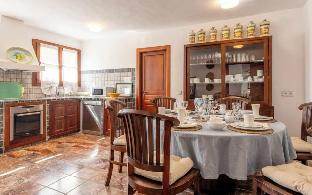 San Josep 6-bed Villa, Sleeps 14, Pool & Sea View