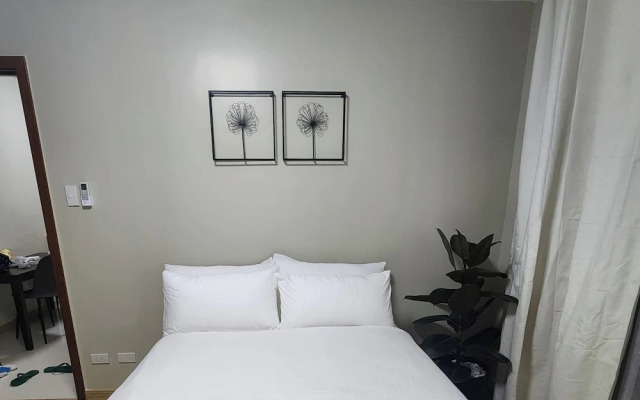 Cozy 1BR Condo in Mandaluyong City With City Skyline View