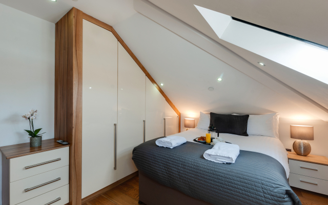 Base Serviced Apartments - Sir Thomas Street