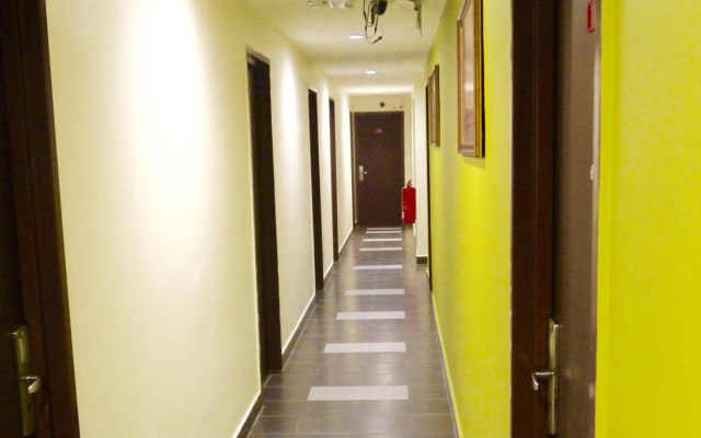 33 Star Hotel by The Sqwhere