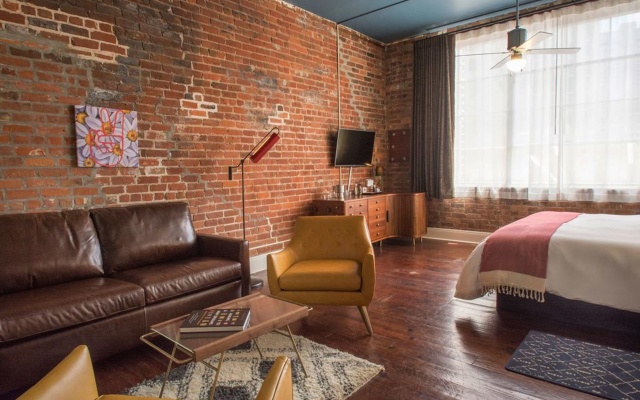 Old 77 Hotel