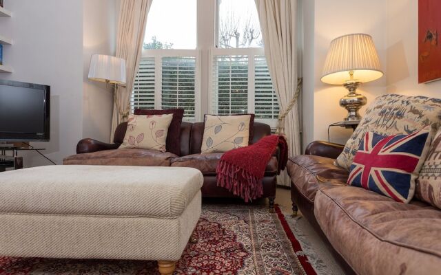 1 Bedroom Garden Flat In Clapham Common