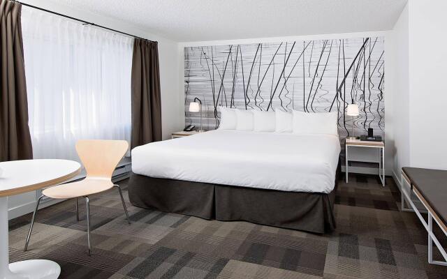 Coast Canmore Hotel & Conference Centre