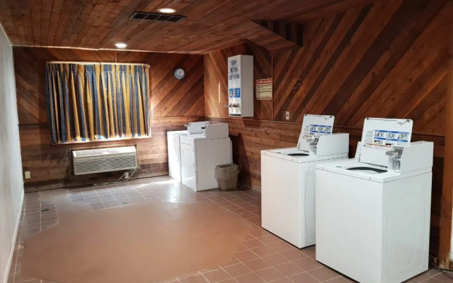 Denison Inn & Suites