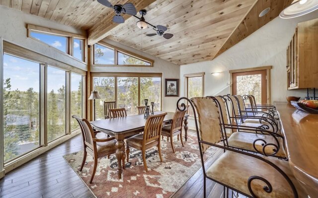 Highfield Trail 4 Bedroom Home by RedAwning