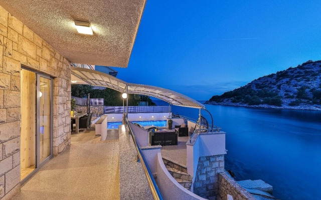 Peros - Heated Pool - H