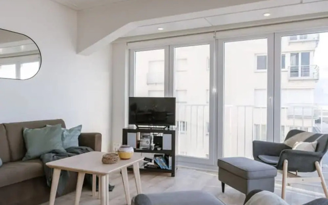 Beautiful Seaview Apartment With Private Garage