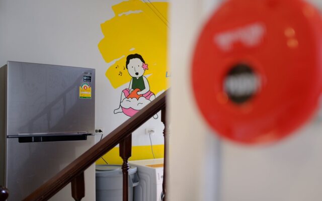 LiveItUp Chitlom Hostel
