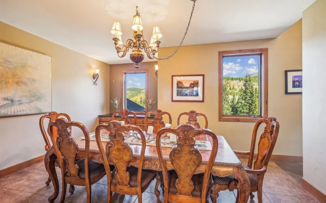 High Point Lodge 5 Bedroom Home by RedAwning