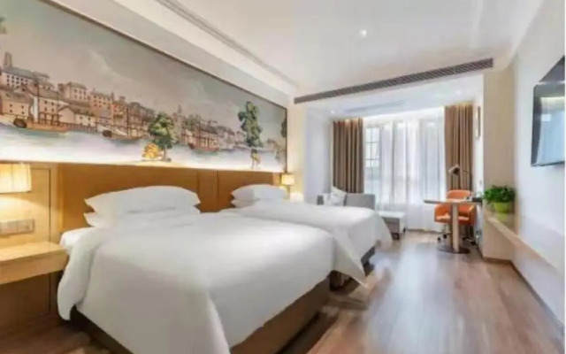 Vienna International Hotel (Haikou Old Town High-speed Railway Station)