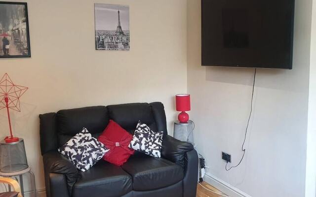 Lovely 4-bed Apartment in Harrow