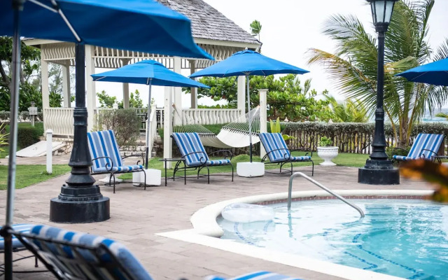 5 BR Beachfront Villa - Ocho Rios