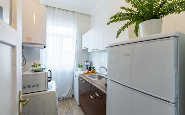 Colorful Flat With Excellent Location Near Trendy Attractions in Kadikoy