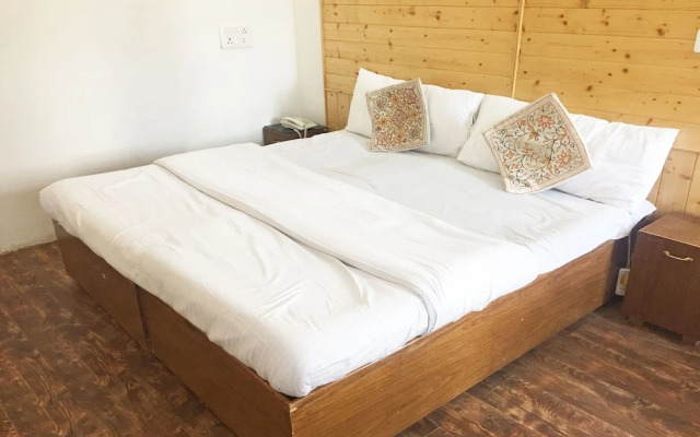 OYO 22456 Hotel Fifth Season