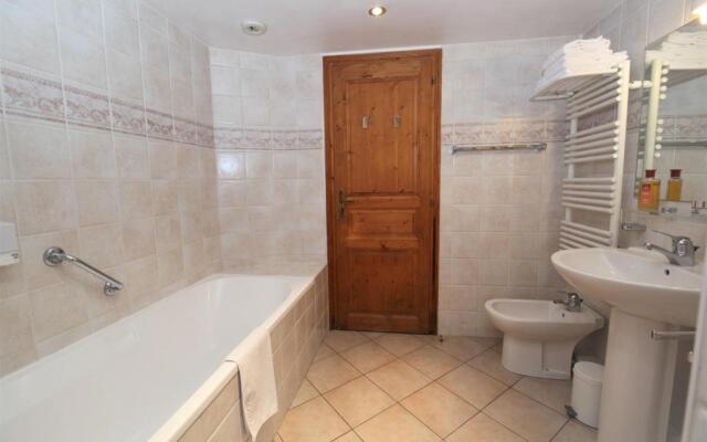 Apartment - 12 rooms - Living room lounge with fireplaces