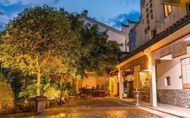 Shifangyuan Holiday Homestay (Taohuajiang Branch, Reed Flute Cave Scenic Area, Guilin)